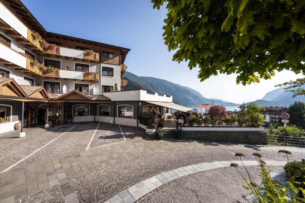 Ariston Lake View Hotel Molveno Buitenkant foto